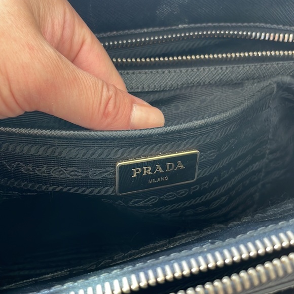 Prada Saffiano leather extra large double zip Galleria tote in black - Picture 14 of 17